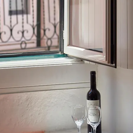 Historic Alfama Delight 아파트 *