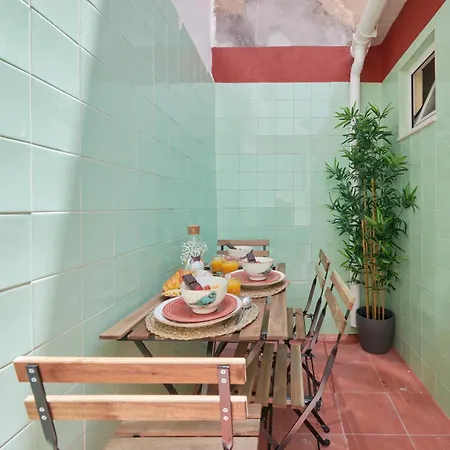 Historic Alfama Delight, By Timecooler 아파트 리스본