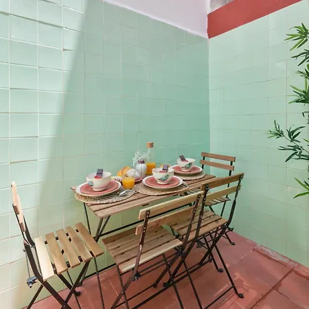 Historic Alfama Delight, By Timecooler 아파트